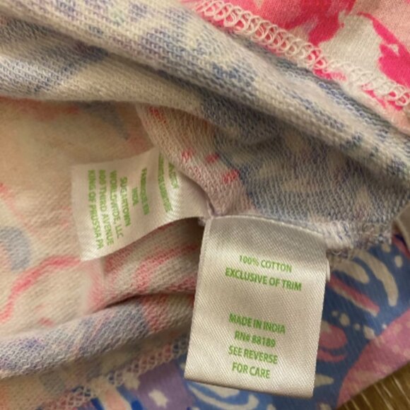 Lilly Pulitzer Kiawah Cropped Hoodie in Pink Isle Snappy Turtle Print - Picture 4 of 7